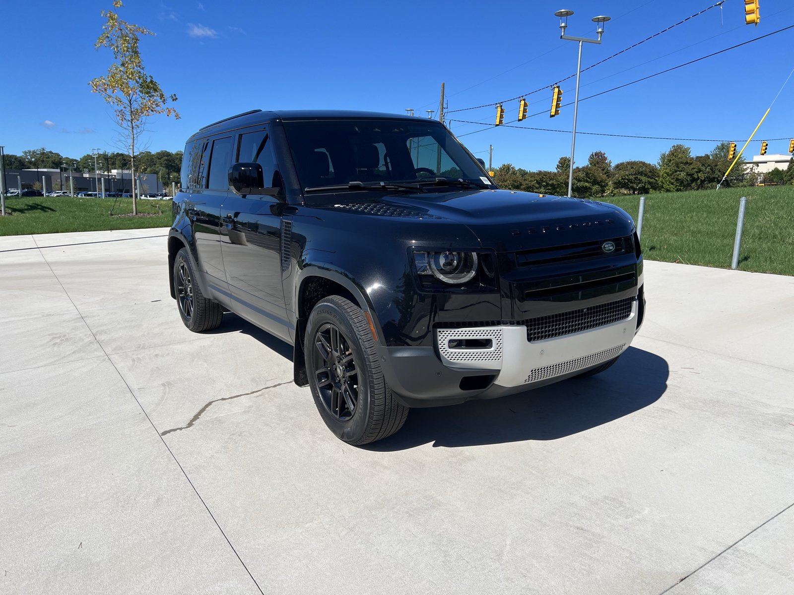 Used 2024 Land Rover Defender 110 S AWD/4WD image 2
