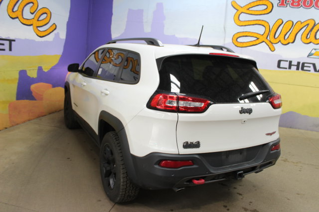 Used 2017 Jeep Cherokee Trailhawk AWD/4WD image 6
