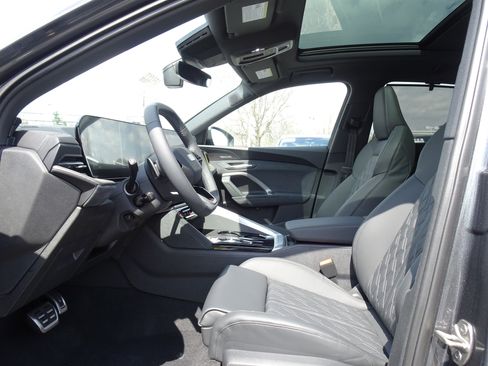 New 2026 Audi SQ5 Prestige AWD/4WD image 9