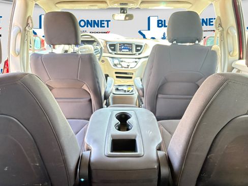 Used 2018 Chrysler Pacifica Touring Plus FWD image 30