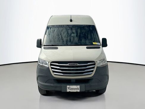 Used 2019 Freightliner Sprinter 144 RWD image 2