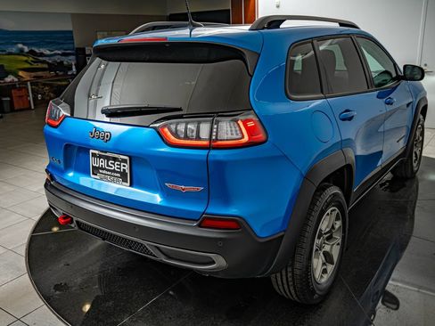 Used 2020 Jeep Cherokee Trailhawk w/ Cold Weather Group AWD/4WD image 16