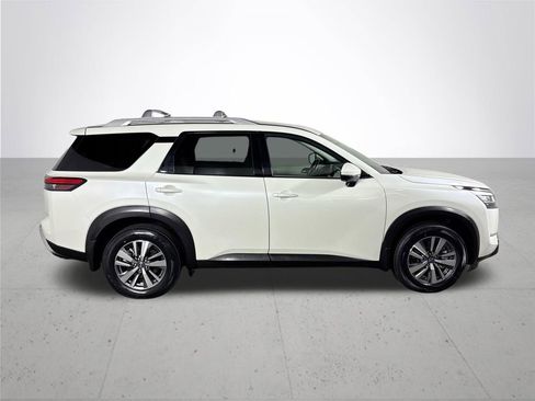 Used 2023 Nissan Pathfinder SL AWD/4WD image 5