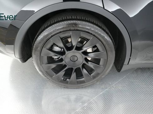 Used 2023 Tesla Model Y Long Range AWD/4WD image 9
