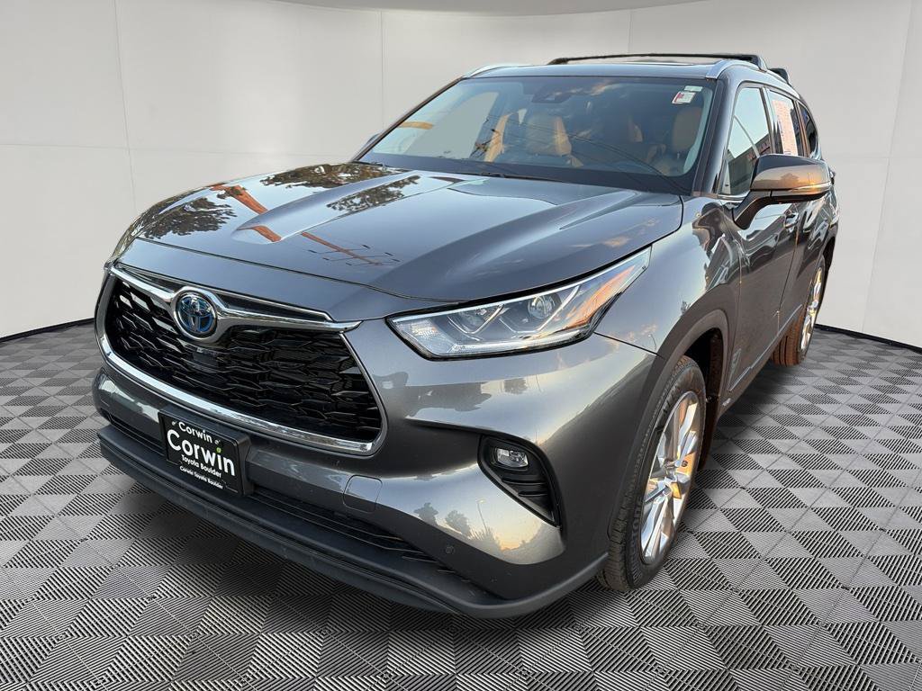 Used 2023 Toyota Highlander Limited w/ Protection Package #3 (TMS) AWD/4WD image 3
