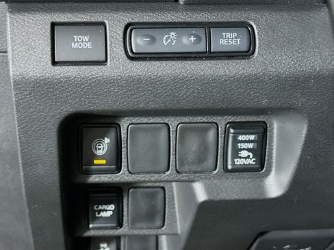 Used 2024 Nissan Frontier SV w/ Technology Package RWD image 17