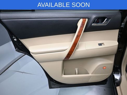 Used 2013 Toyota Highlander Limited image 30