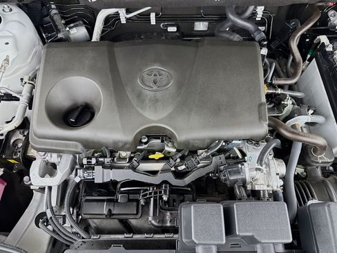 Used 2025 Toyota RAV4 XLE FWD image 37
