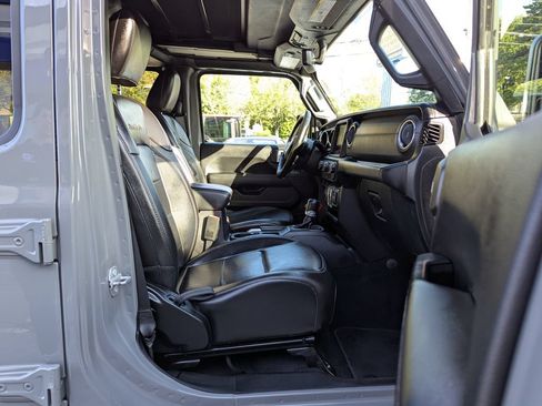 Used 2020 Jeep Wrangler Unlimited Sahara AWD/4WD image 30