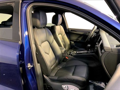 Certified 2025 Porsche Macan image 18
