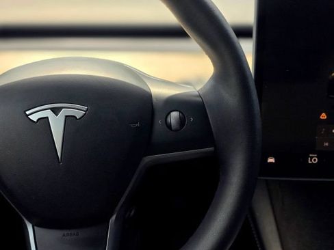 Used 2023 Tesla Model Y Long Range AWD/4WD image 15