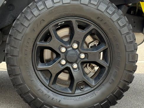 Used 2023 Jeep Wrangler Sport AWD/4WD image 28