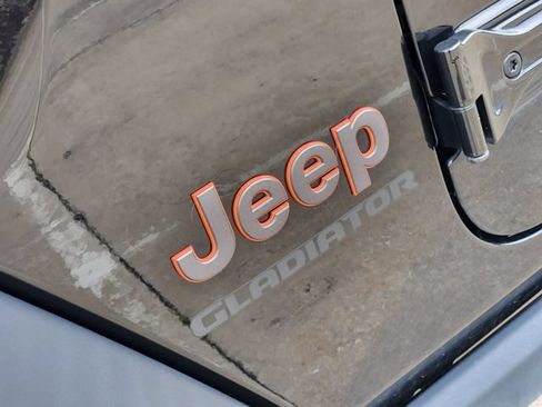 Used 2022 Jeep Gladiator Mojave w/ Trailer Tow Package AWD/4WD image 12