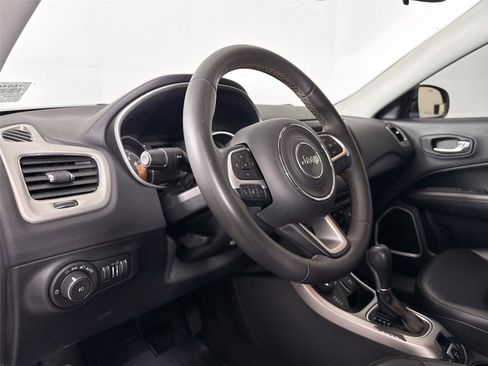 Used 2021 Jeep Compass Latitude image 13