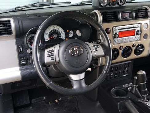 Used 2012 Toyota FJ Cruiser 4WD w/ Upgrade Pkg image 17