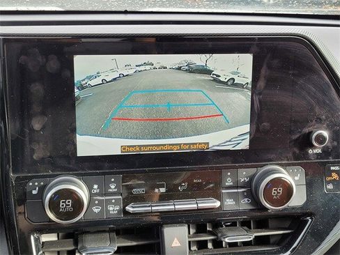 Used 2023 Toyota Highlander L image 21