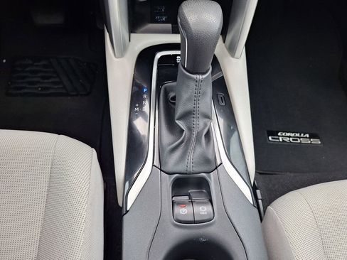 Used 2024 Toyota Corolla Cross LE w/ Moonroof Package image 17