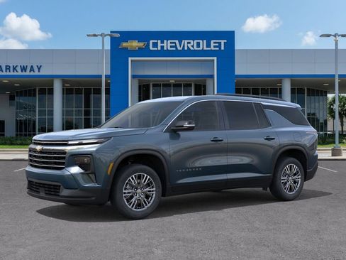Used 2026 Chevrolet Traverse LT w/ Driver Confidence Package FWD image 2