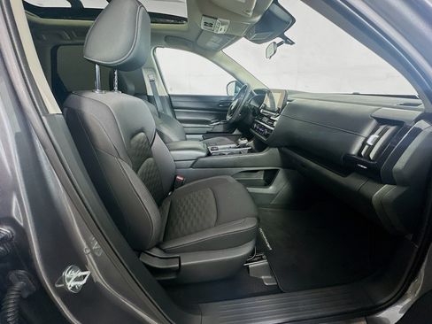 Used 2024 Nissan Pathfinder SV w/ SV Premium Package AWD/4WD image 34