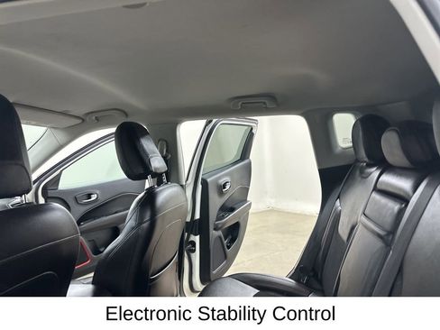 Used 2019 Jeep Compass Trailhawk AWD/4WD image 29