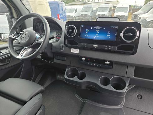 Used 2026 Mercedes-Benz Sprinter 2500 image 12