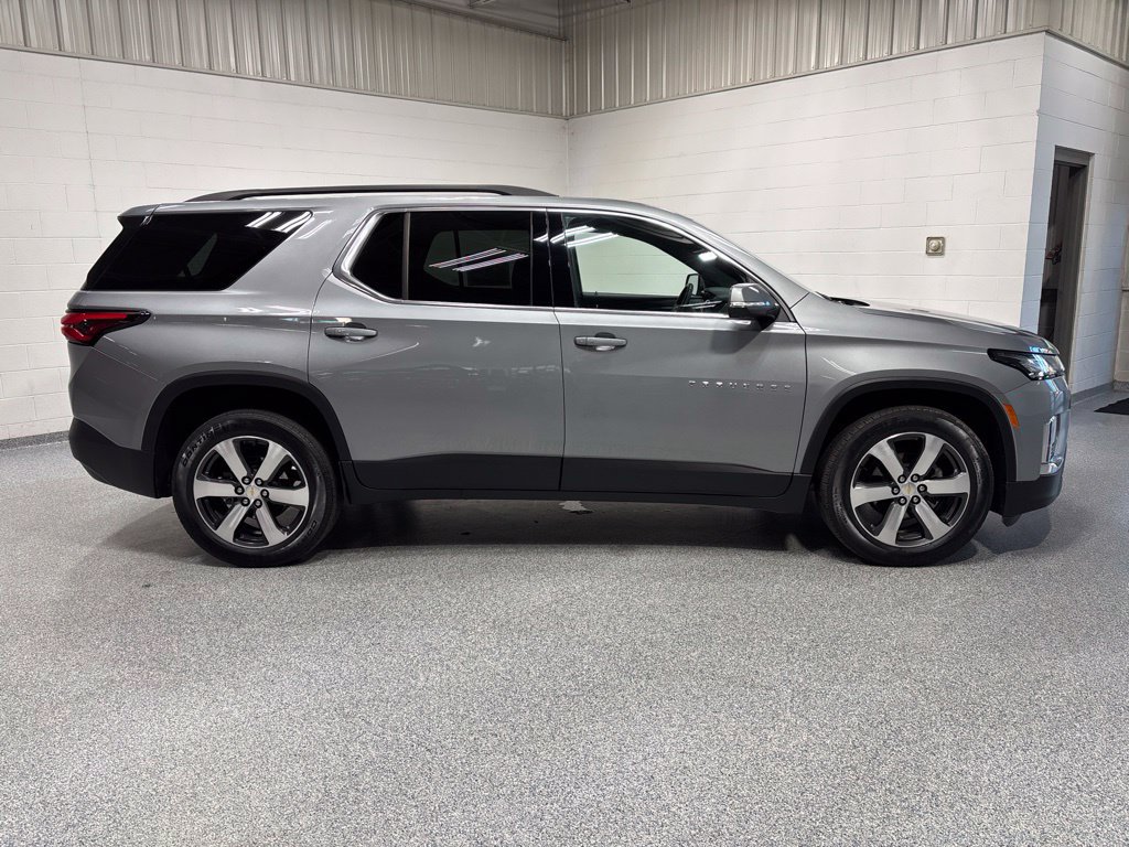 Used 2023 Chevrolet Traverse LT w/ LT Premium Package AWD/4WD image 8