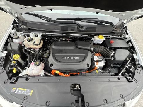 Used 2022 Chrysler Pacifica Touring-L image 32