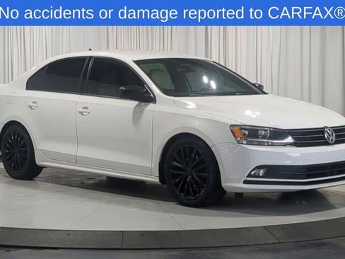 Used 2016 Volkswagen Jetta Sport FWD image 2