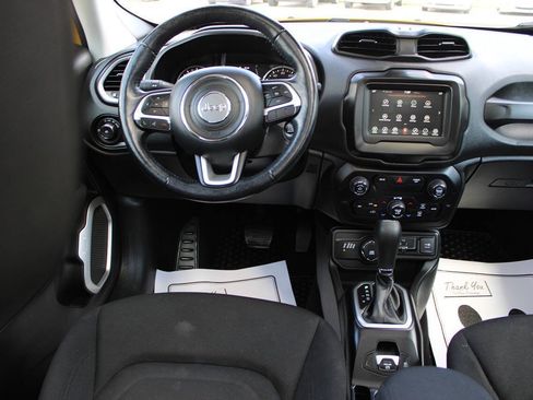 Used 2018 Jeep Renegade Latitude w/ Safety & Security Group AWD/4WD image 10