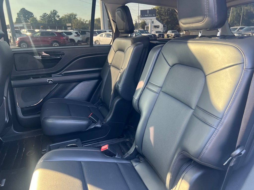 Used 2026 Lincoln Aviator AWD image 8