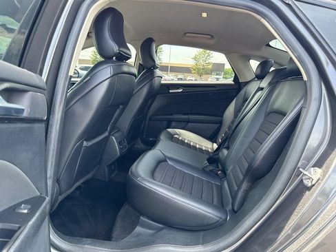 Used 2018 Ford Fusion SE w/ Equipment Group 601A FWD image 10