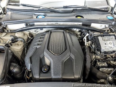 Used 2023 Porsche Macan AWD/4WD image 27