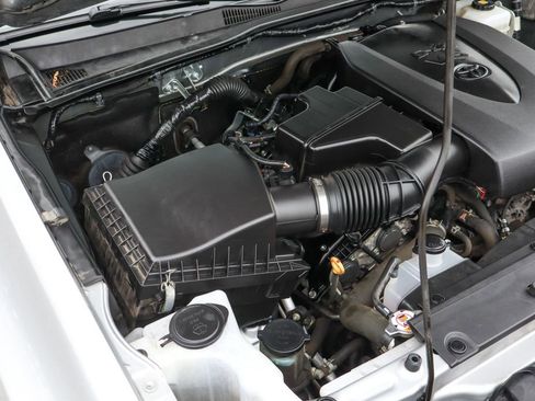 Used 2019 Toyota Tacoma TRD Off-Road w/ Technology Package AWD/4WD image 12