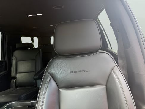Used 2022 GMC Yukon XL Denali AWD/4WD image 18