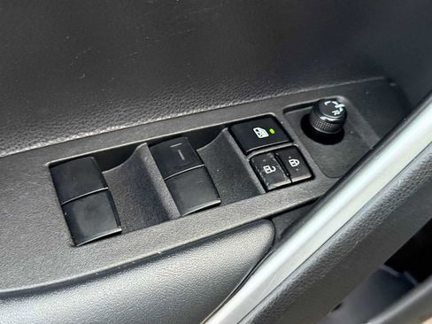 Certified 2022 Toyota Corolla Cross LE image 12