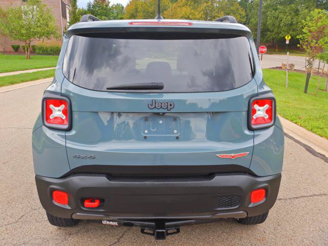 Used 2016 Jeep Renegade Trailhawk w/ Premium Trailhawk Package AWD/4WD image 9