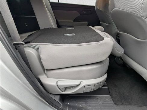 Certified 2024 Toyota Highlander LE image 18