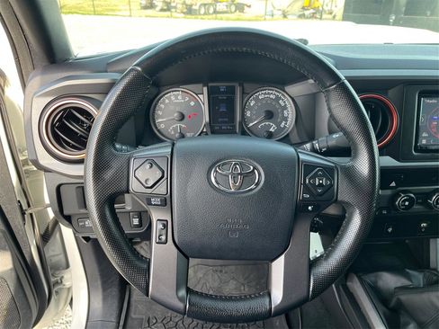 Used 2016 Toyota Tacoma TRD Sport w/ Towing Package image 16