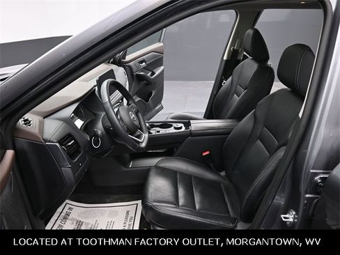 Used 2023 Nissan Rogue SL w/ SL Premium Package image 14