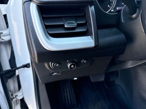 Used 2019 GMC Terrain SLT w/ Preferred Package image 16