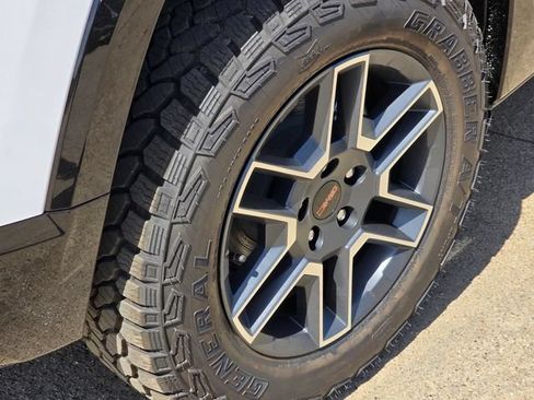 New 2027 GMC Terrain AT4 w/ Convenience Package III AWD/4WD image 7
