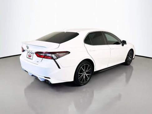 Certified 2022 Toyota Camry SE image 5