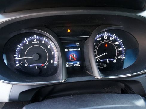 Used 2016 Toyota Avalon Limited image 22