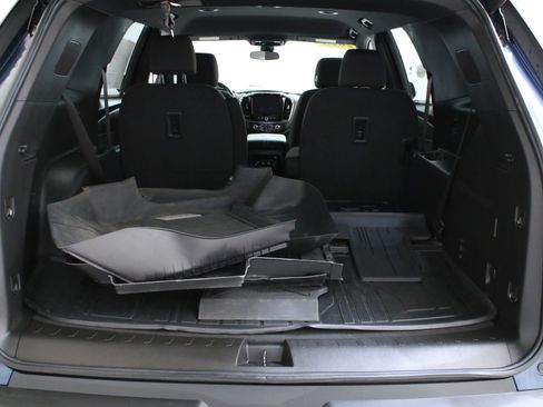Used 2023 Chevrolet Traverse LT w/ LPO, Floor Liner Package image 32