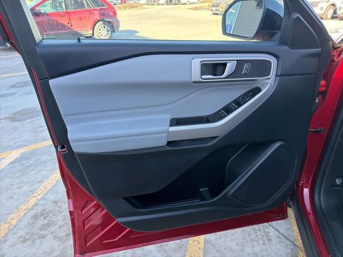 Used 2024 Ford Explorer XLT w/ Equipment Group 202A image 9