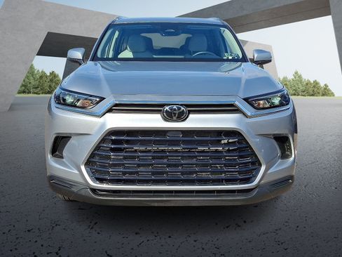 Certified 2025 Toyota Grand Highlander XLE image 2