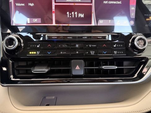 Used 2021 Toyota Highlander Platinum FWD image 32