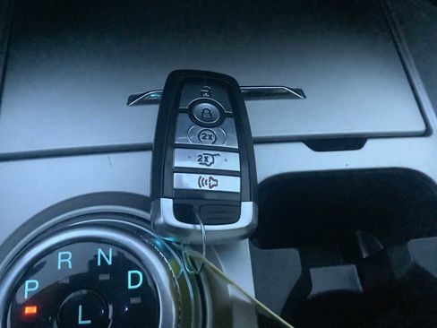 Used 2024 Ford Explorer Limited image 19