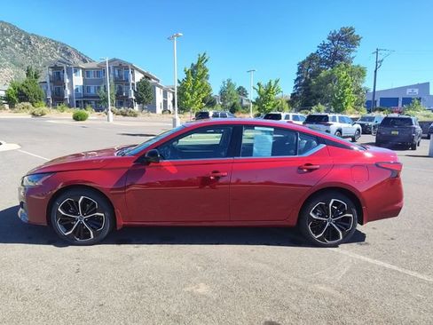 Used 2025 Nissan Altima 2.5 SR AWD/4WD image 6