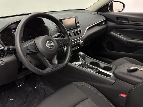 Used 2024 Nissan Altima 2.5 S image 8